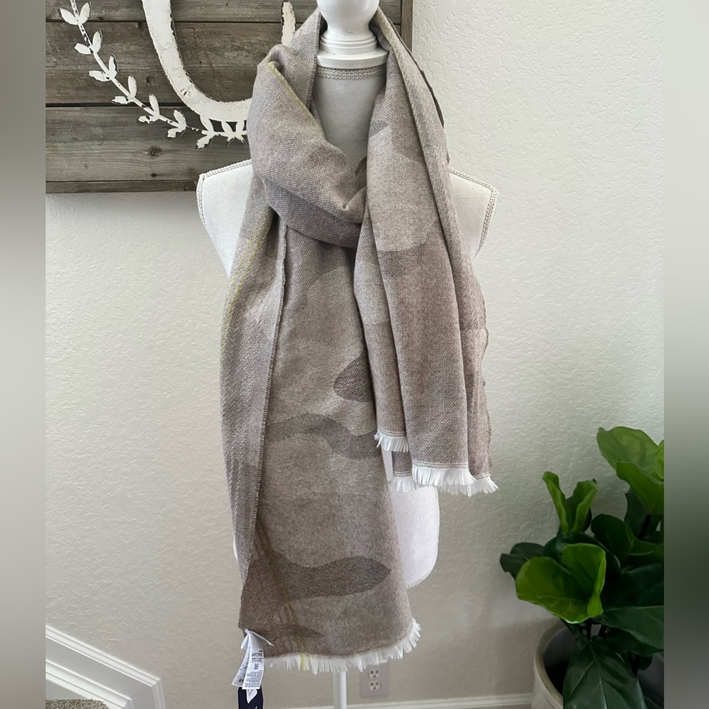 GAP tan ivory camo oversized cozy scarf brand new NWT